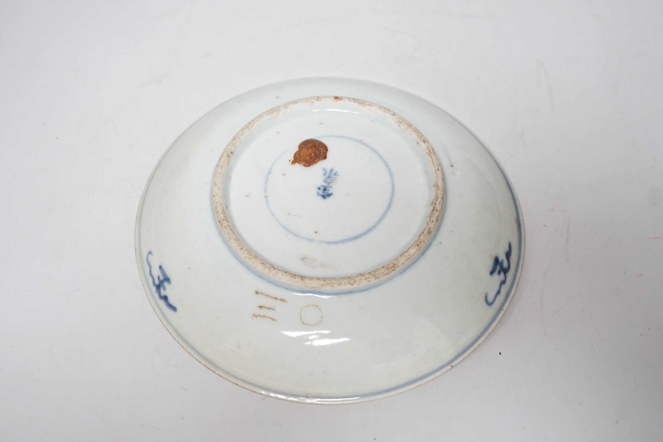 A Chinese blue and white figural dish, Qing dynasty 20cm